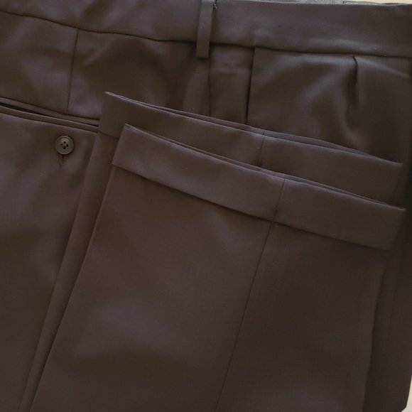 Haggar Classic Fit Premium Comfort Cuffed Dress Pant Pleated Front W38 L29 - Picture 4 of 7